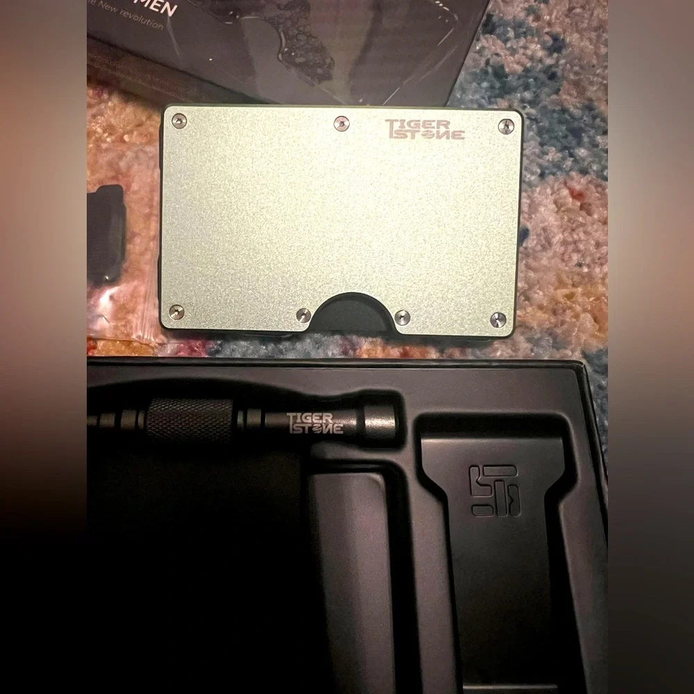 Father’s Day minimalistic wallet for men